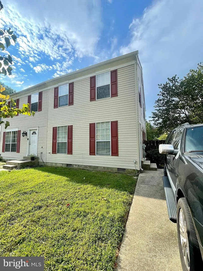 202 Susan Dr photo 1