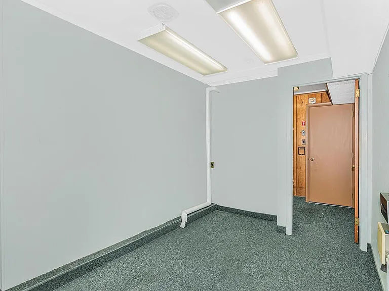 3060 Roberts Ave — Photo 15