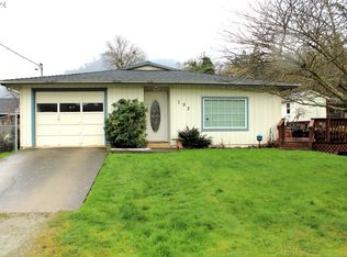 192 Phillips St, Canyonville, OR 97417