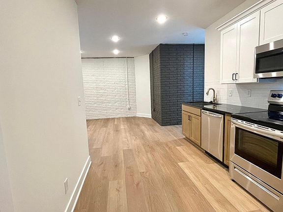 3rd image of 1955 Yandes St #B
