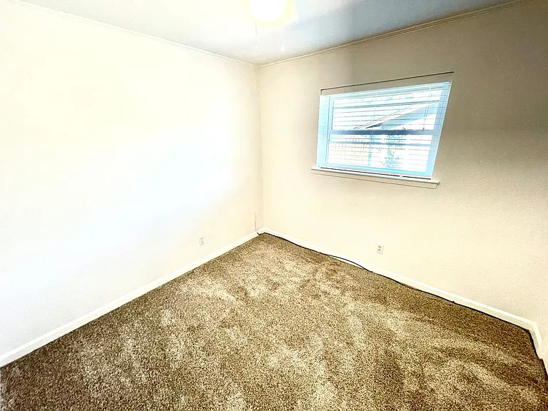 201 E Fuller Dr — Photo 10