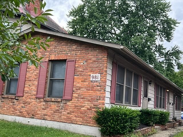 1st image of 981 Highland St