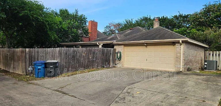 7421 Lake Neuchatel Dr — Photo 17