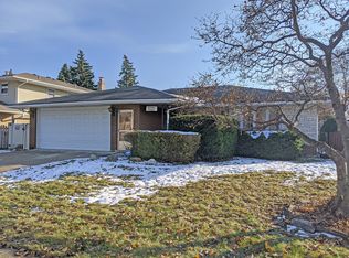 1719 E Seminole Ln, Mount Prospect, IL 60056