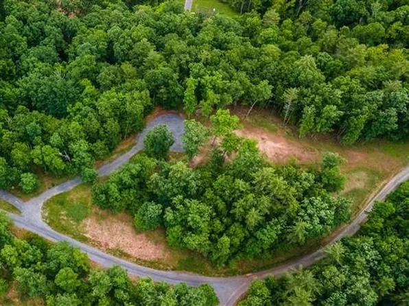 758 Highlander Trl, Lewisburg, WV 24901