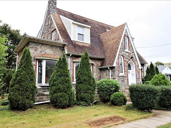 3rd image of 708 Sedgewick Ave