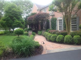 10705 Falls Pointe Dr, Great Falls, VA 22066