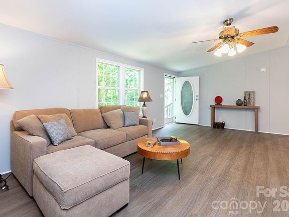 3rd image of 61 Blue Mountain Rd