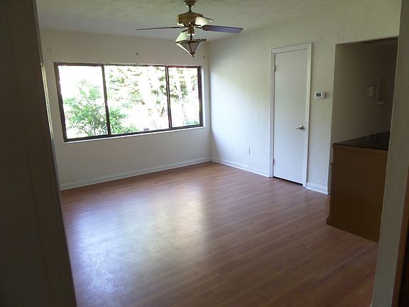 5th image of 10213 Cliff Cir
