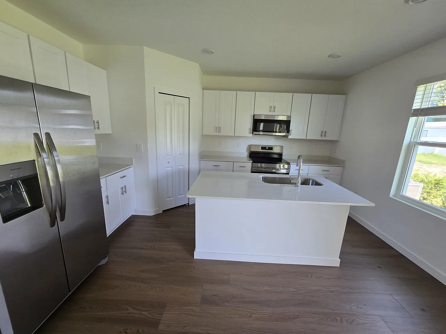 5 bed, 2451 sqft, $2,800 — Photo 3