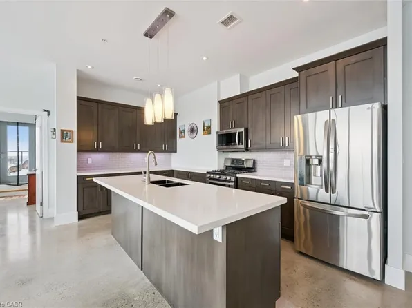 1 Victoria St S #1904, Kitchener, ON N2G 0B5