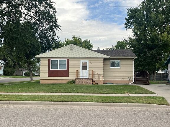 2nd image of 918 8th St W