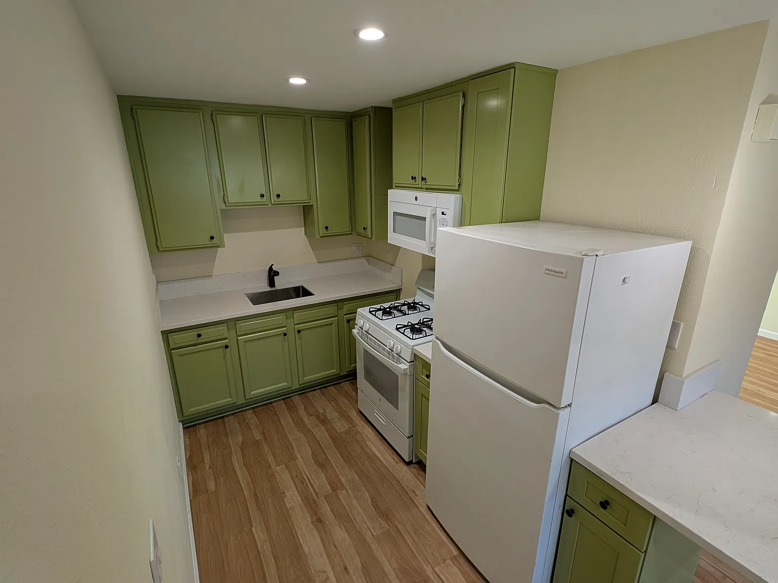 2 bed, 550 sqft, $2,149 — Photo 3