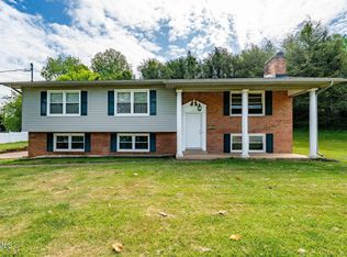 1712 Willowood Ct, Johnson City, TN 37604