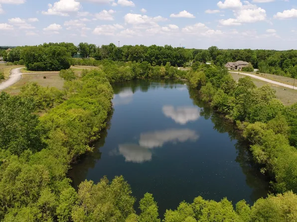 36 Tiffany Dr, Edwardsburg, MI 49112