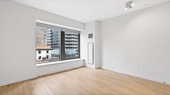 1st image of 75 Wall St APT 30H