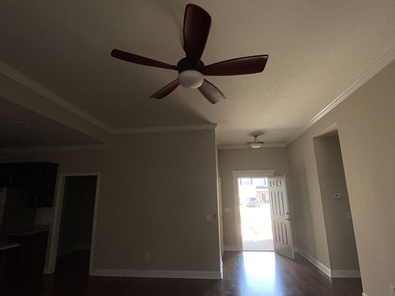 4th image of 729 Burke Dr