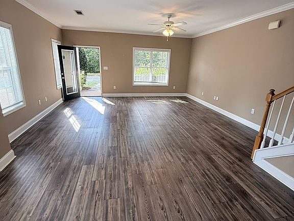 5th image of 255 Wiltshire Dr