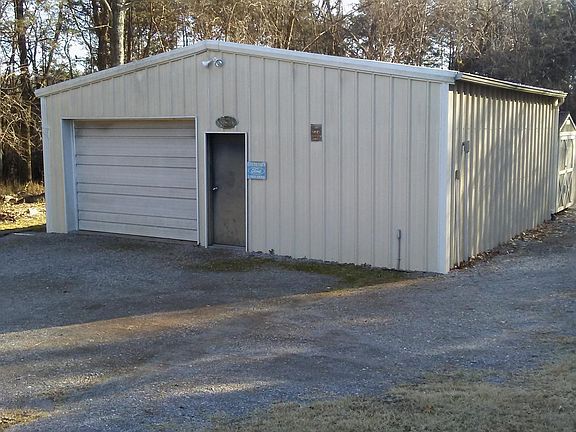 Excellent detached garage/workshop