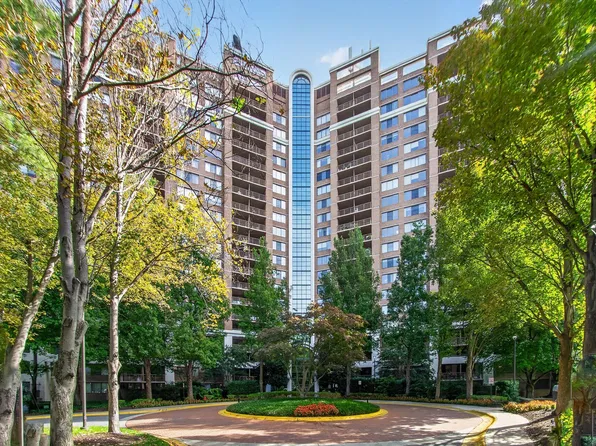 10101 Grosvenor Pl #1-1-818, Rockville, MD 20852