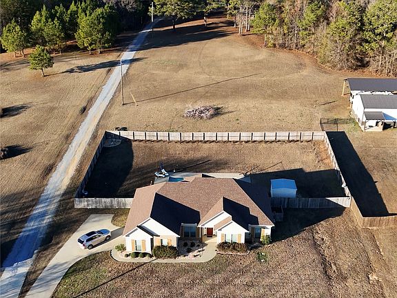 3rd image of 1070 Weldon Rd