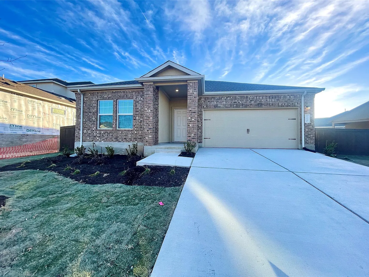 4 bed, 2.0 bath, 1938 sqft, $2,200 — Photo 3