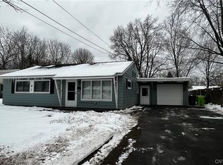 13 Devonshire Rd, North Syracuse, NY 13212