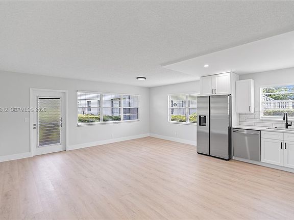 4th image of 213 N Oakridge Blvd #213