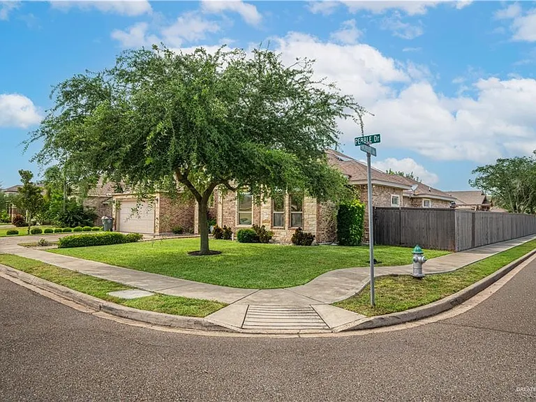 2425 Pebble St — Photo 4