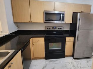 902 NE 209th St APT 203, Miami, FL 33179