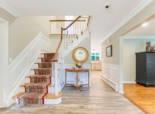 27 Eileen Dr, Mahwah, NJ 07430