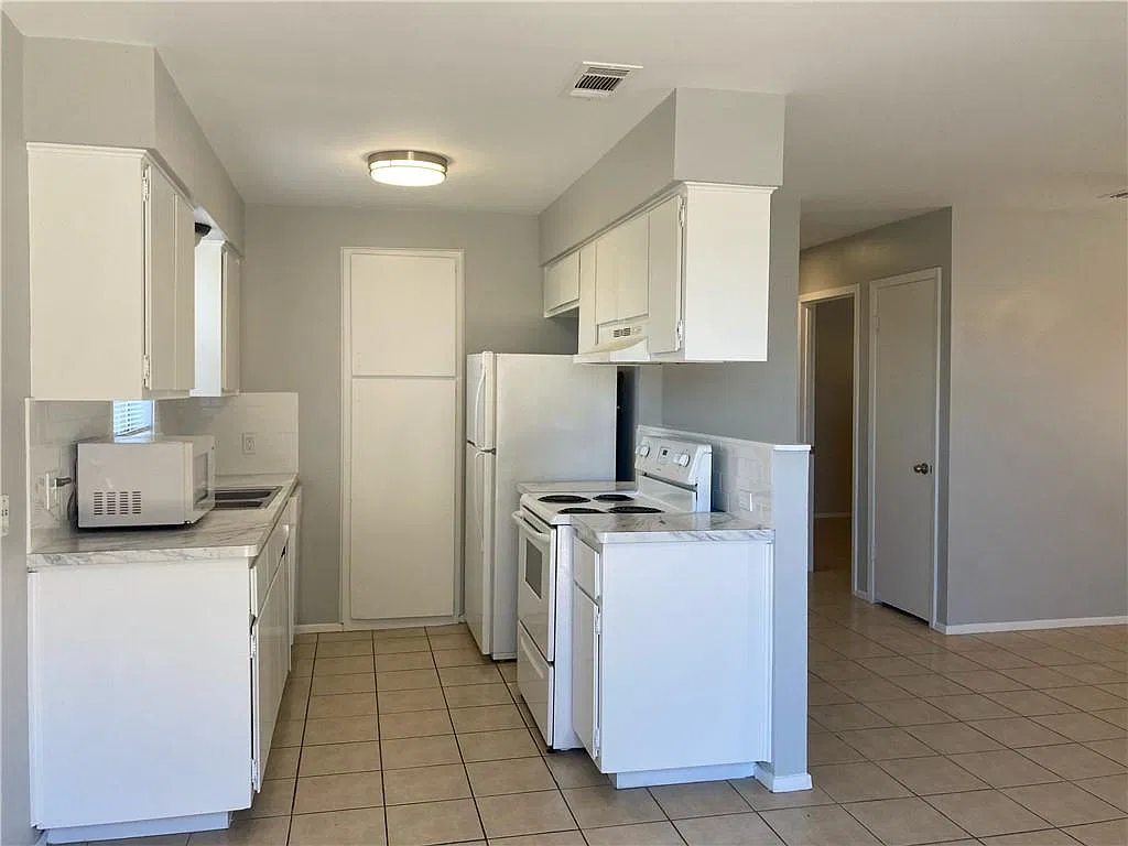 2 bed, 1.0 bath, 1792 sqft, $1,850 — Photo 4