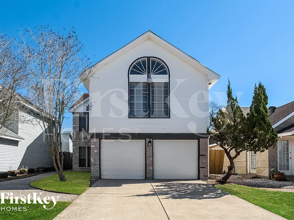 800 Charles Pl