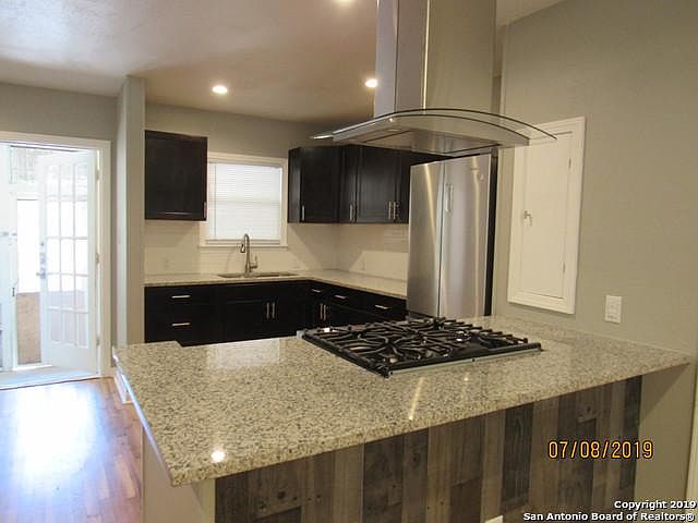 1st image of 818 W Russell Pl