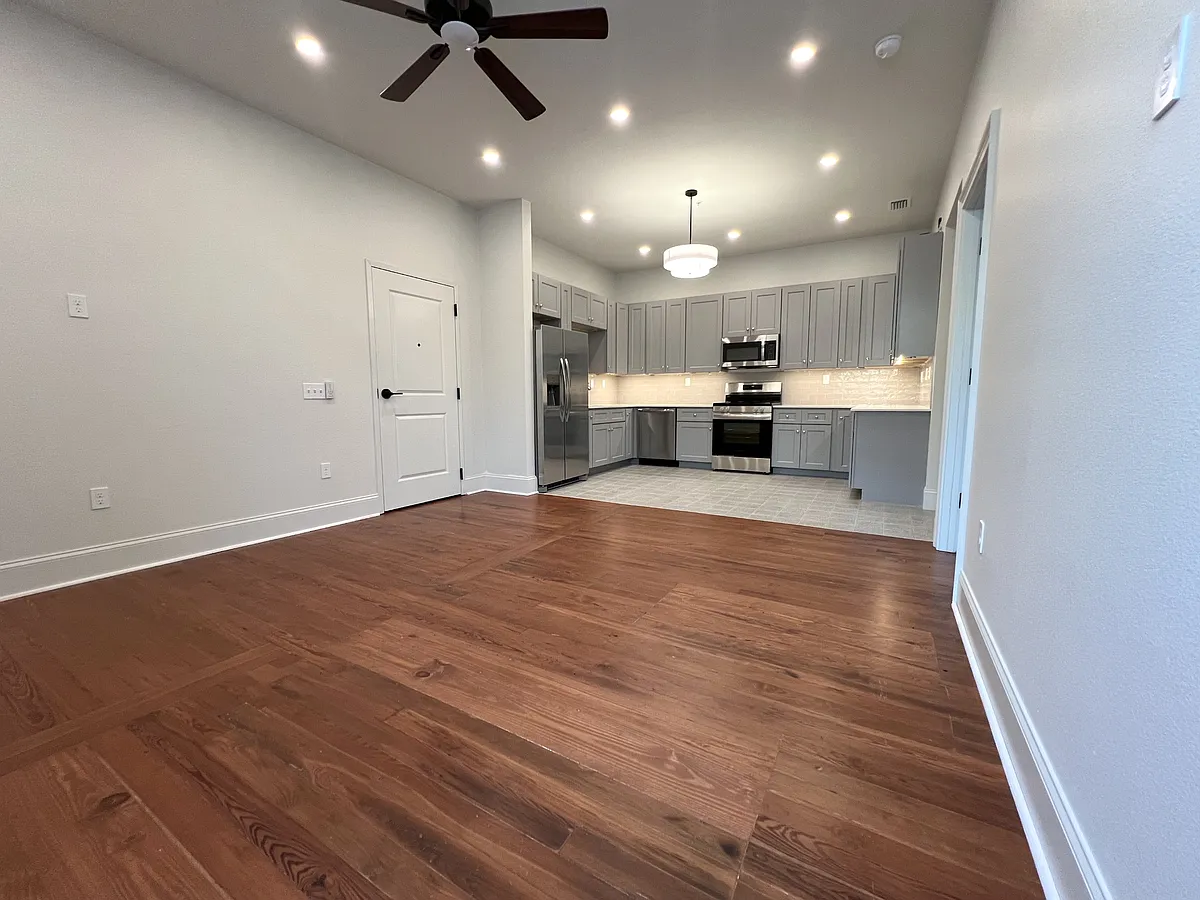 Building Photo - 244 E Park Ave #203