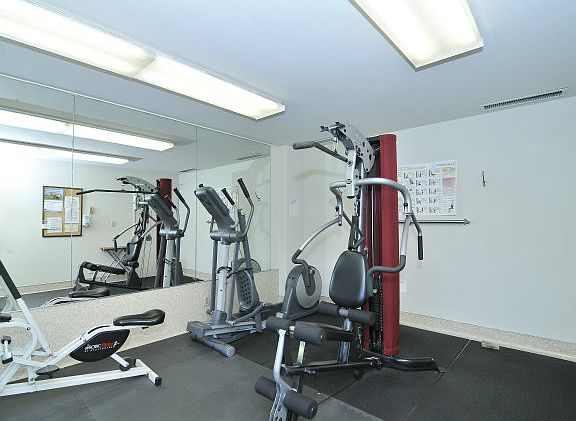 5th image of 2140 Santa Cruz Ave APT B306