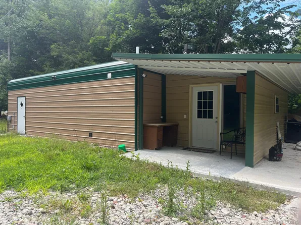 5971 Welch Rd, Ortonville, MI 48462