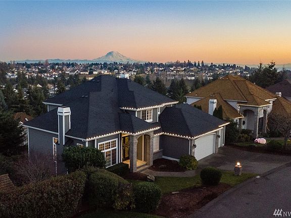 3rd image of 4502 Country Club Dr NE