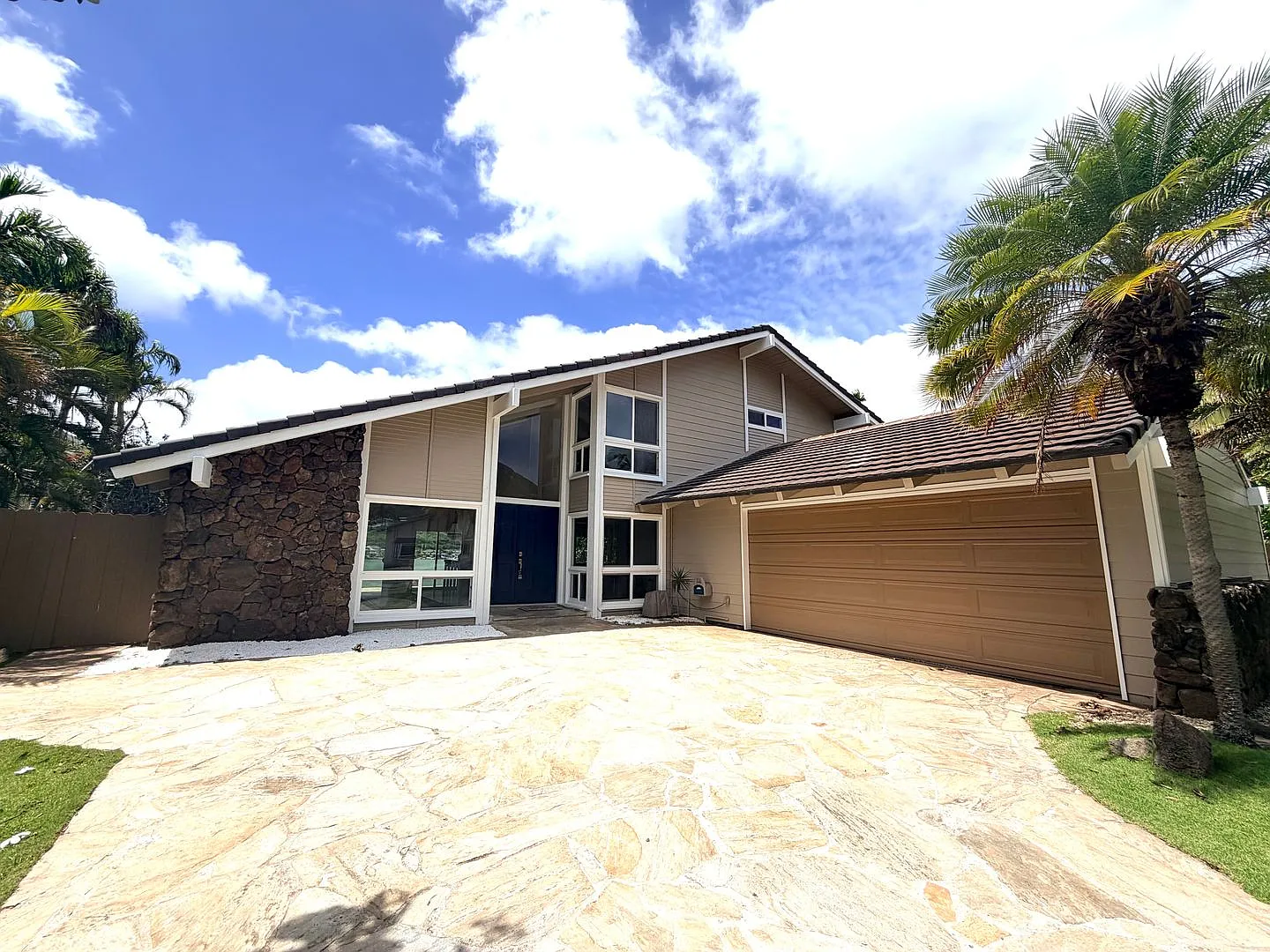 4 Bedroom, 3 Bathroom with Boat Dock (Mariners Cove Hawaii Kai) — Photo 1