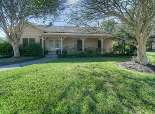2002 W Pine Hill Dr, Pearland, TX 77581