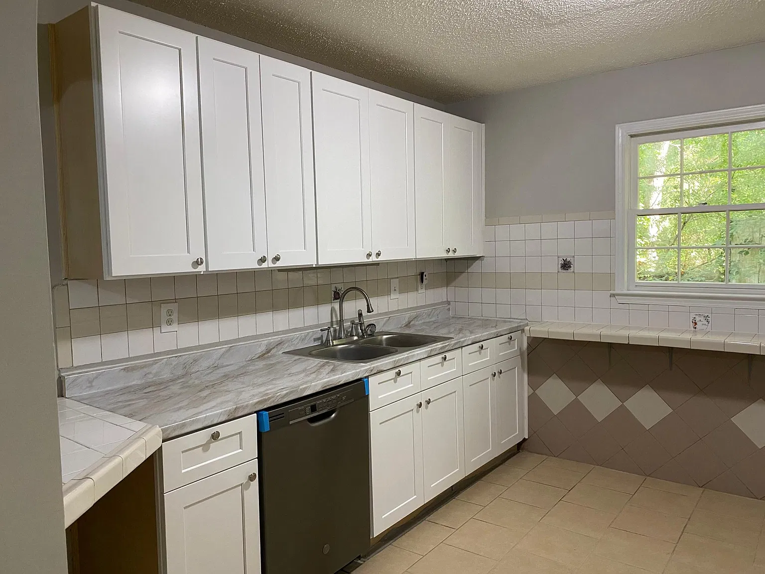 4 bed, 2462 sqft, $2,600 — Photo 2