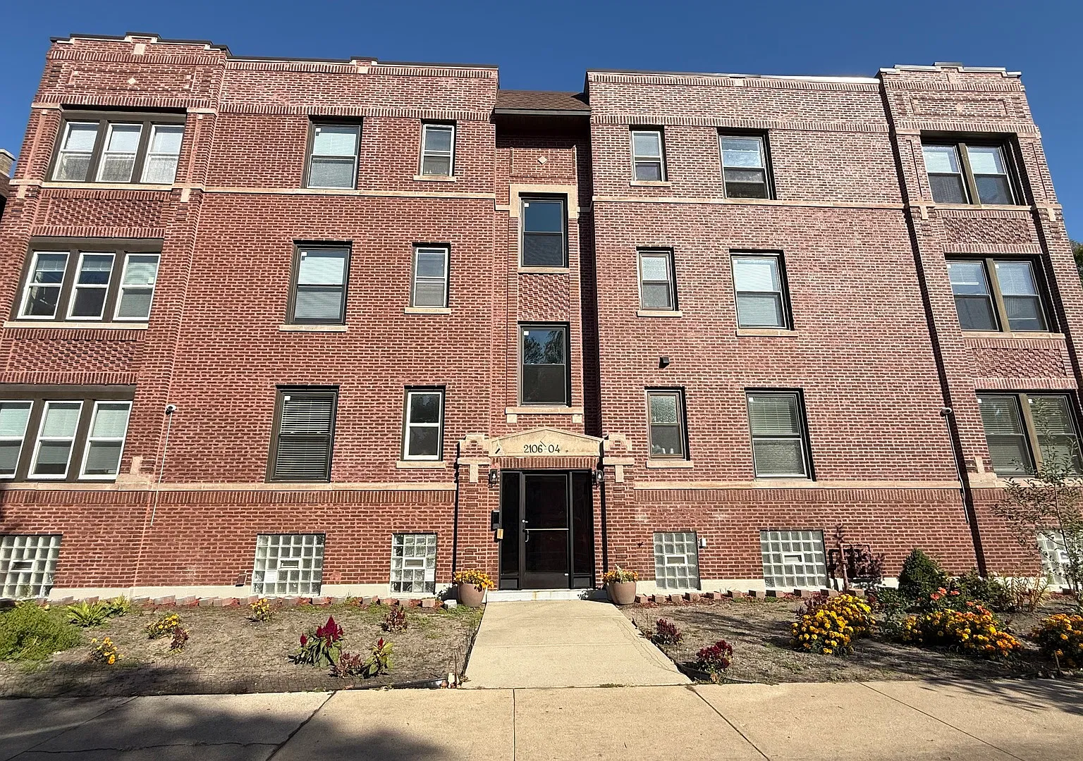 2 bed, 1.5 bath, 900 sqft, $2,600 — Photo 1