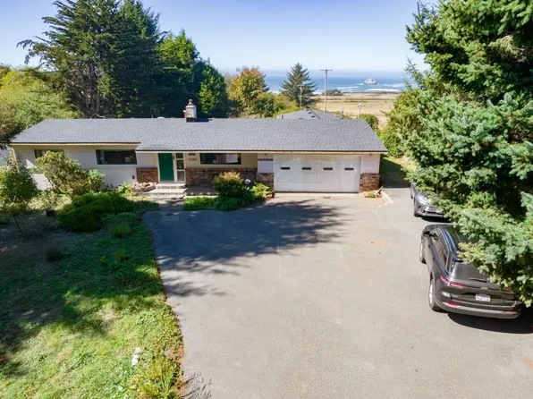 14700 Ocean View Dr, Smith River, CA 95567