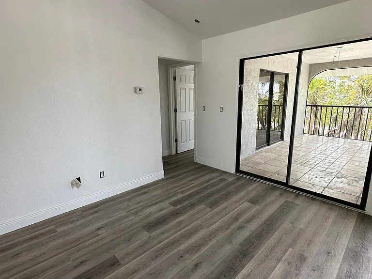 2811 SE 15th Pl #203 — Photo 14