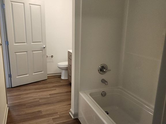 3rd image of 306 Sudol St