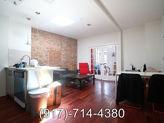 4th image of 243 Bainbridge St #3