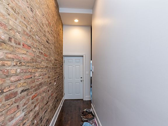 2nd image of 625 E Groveland Park #2