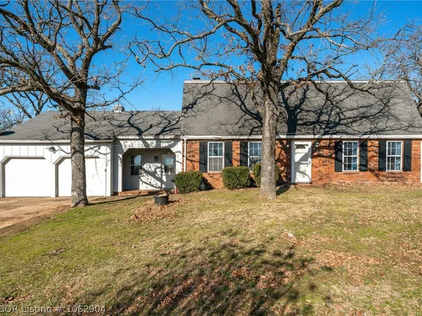 500 Cliff Dr, Gans, OK 74936