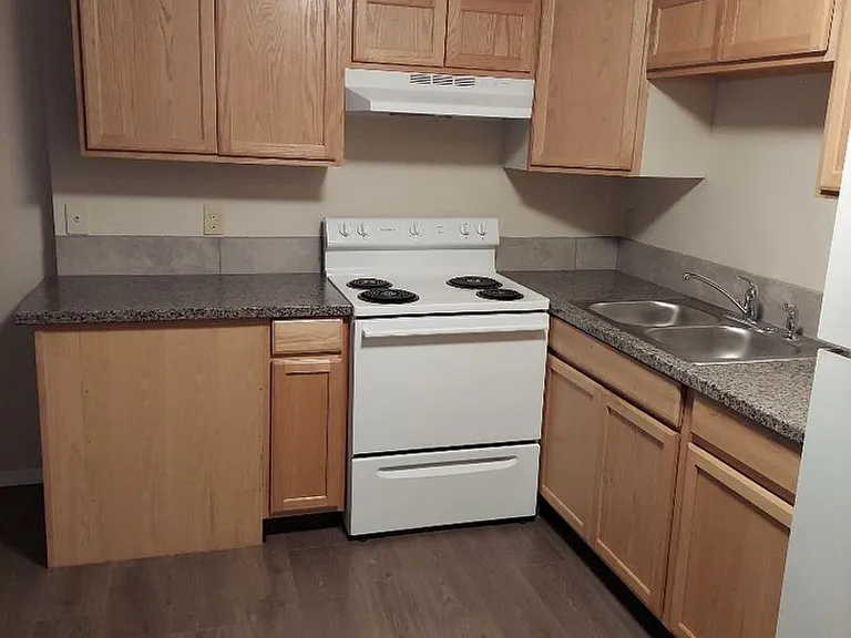 8402 NE 8th Way — Photo 3