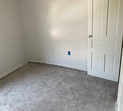 4th image of 412 N Logan Blvd